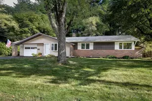 29 Eisenhower Rd, Framingham, MA 01701 - Photo 1