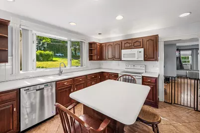 161 Pleasant St, Lunenburg, MA 01462 - Photo 9