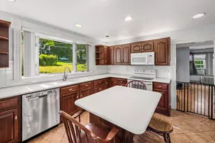 161 Pleasant St, Lunenburg, MA 01462 - Photo 9