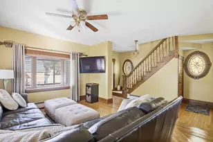 27 Arthur St, Methuen, MA 01844 - Photo 3