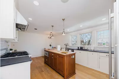 159 Washington St #4, Newton, MA 02458 - Photo 3