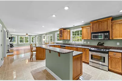 208 SW Main St, Douglas, MA 01516 - Photo 9
