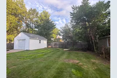 23 Midway St, Springfield, MA 01151 - Photo 5