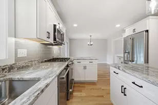 11 Hutchins Cir, Lynnfield, MA 01940 - Photo 17