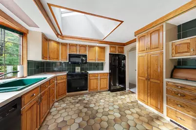 42 Freeport Dr, Burlington, MA 01803 - Photo 9