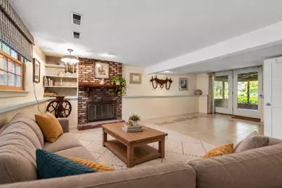 42 Freeport Dr, Burlington, MA 01803 - Photo 17