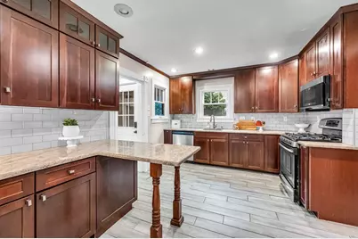 22 S Park Ave, Longmeadow, MA 01106 - Photo 9