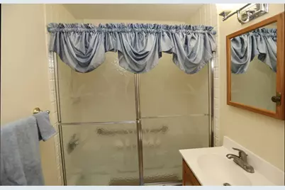 106 N Brook Rd, Springfield, MA 01119 - Photo 9