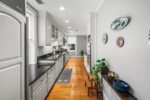 54 Chestnut St, Boston, MA 02129 - Photo 11