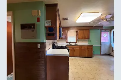 27 Dillon St, Worcester, MA 01604 - Photo 7