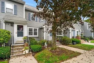 40 Washington Green, Walpole, MA 02032 - Photo 1