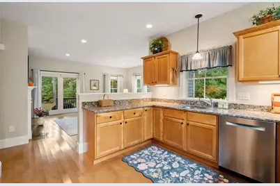 39 Hathaway Pond Cir #39, Rochester, MA 02770 - Photo 5
