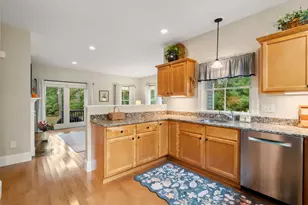 39 Hathaway Pond Cir, Rochester, MA 02770 - Photo 5