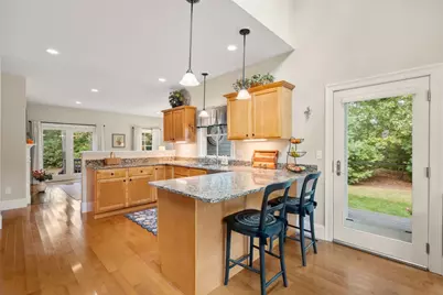 39 Hathaway Pond Cir #39, Rochester, MA 02770 - Photo 3