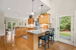 39 Hathaway Pond Cir, Rochester, MA 02770 - Photo 3