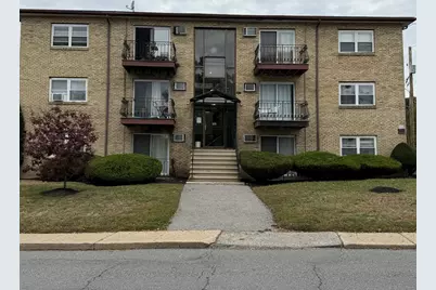 81 High St #4, Amesbury, MA 01913 - Photo 1