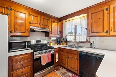 22 Crestshire Drive, Lawrence, MA 01843 - Photo 9