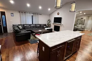 35 Glen Cir, Waltham, MA 02451 - Photo 3