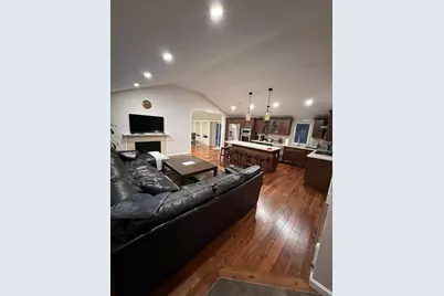 35 Glen Cir, Waltham, MA 02451 - Photo 5