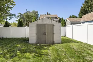 298 Greenwood St, Worcester, MA 01607 - Photo 23