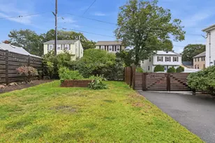 28 Cleveland St, Medford, MA 02155 - Photo 23