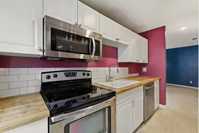 9 Walnut St #B, Northampton, MA 01060 - Photo 11