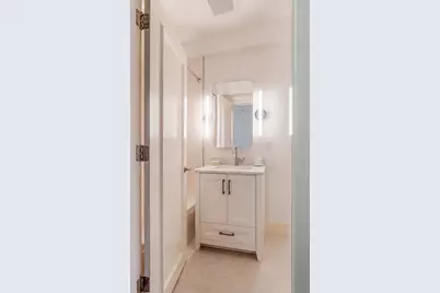 528 E 7th Street #3, Boston, MA 02127 - Photo 15