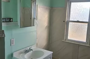 27 Stocker, Springfield, MA 01129 - Photo 5