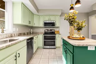 2 Hitching Post Ln, Methuen, MA 01844 - Photo 9