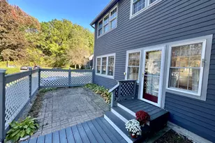 62 Amity Pl, Amherst, MA 01002 - Photo 3