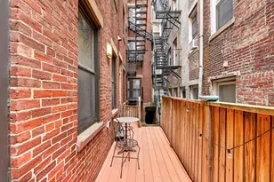 8 Garden Ct, Boston, MA 02113 - Photo 11
