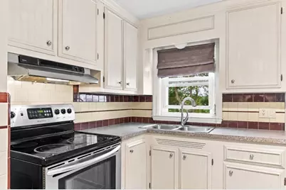 19 Nautilus St, New Bedford, MA 02744 - Photo 5