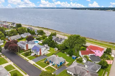 19 Nautilus St, New Bedford, MA 02744 - Photo 17