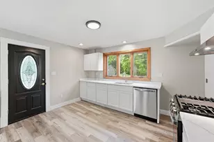 102 Tiffany St, Springfield, MA 01108 - Photo 9