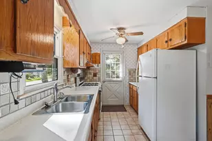 172 Barna St, Ludlow, MA 01056 - Photo 9