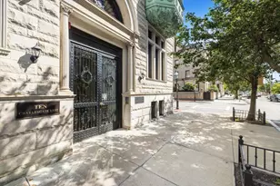10 Charlesgate E, Boston, MA 02215 - Photo 19