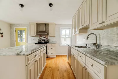 12 Butler St, Medford, MA 02155 - Photo 5