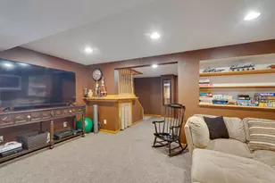 8 Otter Pond Rd, Lynnfield, MA 01940 - Photo 33