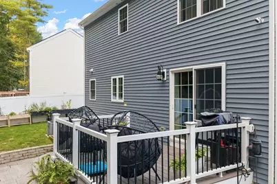 982 Dighton Woods Cir, Dighton, MA 02715 - Photo 3