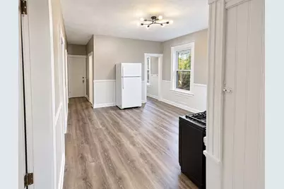 31 Suffield St, Worcester, MA 01610 - Photo 13