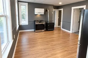 31 Suffield St, Worcester, MA 01610 - Photo 9