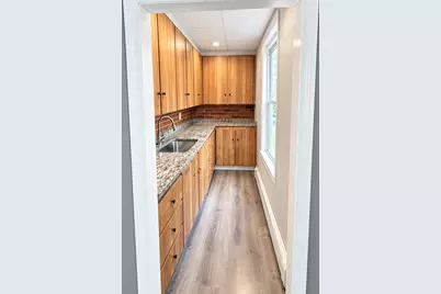 31 Suffield St, Worcester, MA 01610 - Photo 5