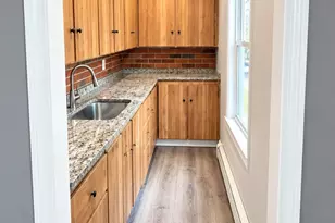 31 Suffield St, Worcester, MA 01610 - Photo 5