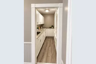 31 Suffield St, Worcester, MA 01610 - Photo 15