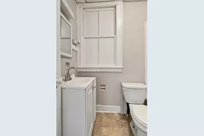 587 Pleasant St #3L, Holyoke, MA 01040 - Photo 9