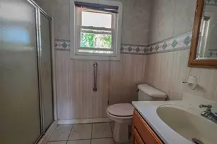 25 Barrett Ave, Worcester, MA 01605 - Photo 9