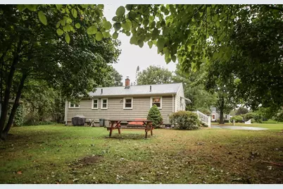 87 Roosevelt Ave, Westfield, MA 01085 - Photo 17