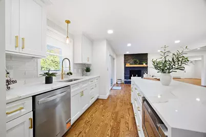 126 Barry St, Agawam, MA 01030 - Photo 15