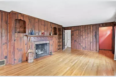 104 Whittum Avenue, Springfield, MA 01118 - Photo 11