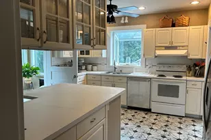 16 Lafayette Pl, Salem, MA 01970 - Photo 3